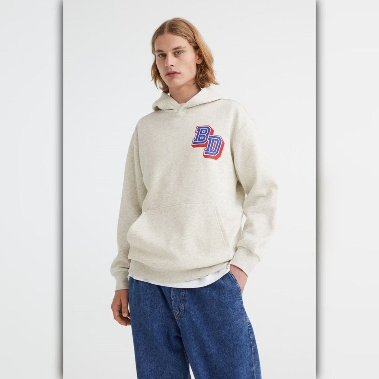 A524 • Relaxed Fit Varsity BD Graphic Hoodie – Heather Grey